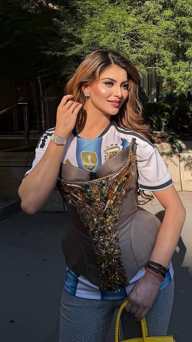 She kept the accessories minimal with a diamond bracelet, statement ring and sleek wristwatch, allowing the embellished corset and jersey to remain the focal point.