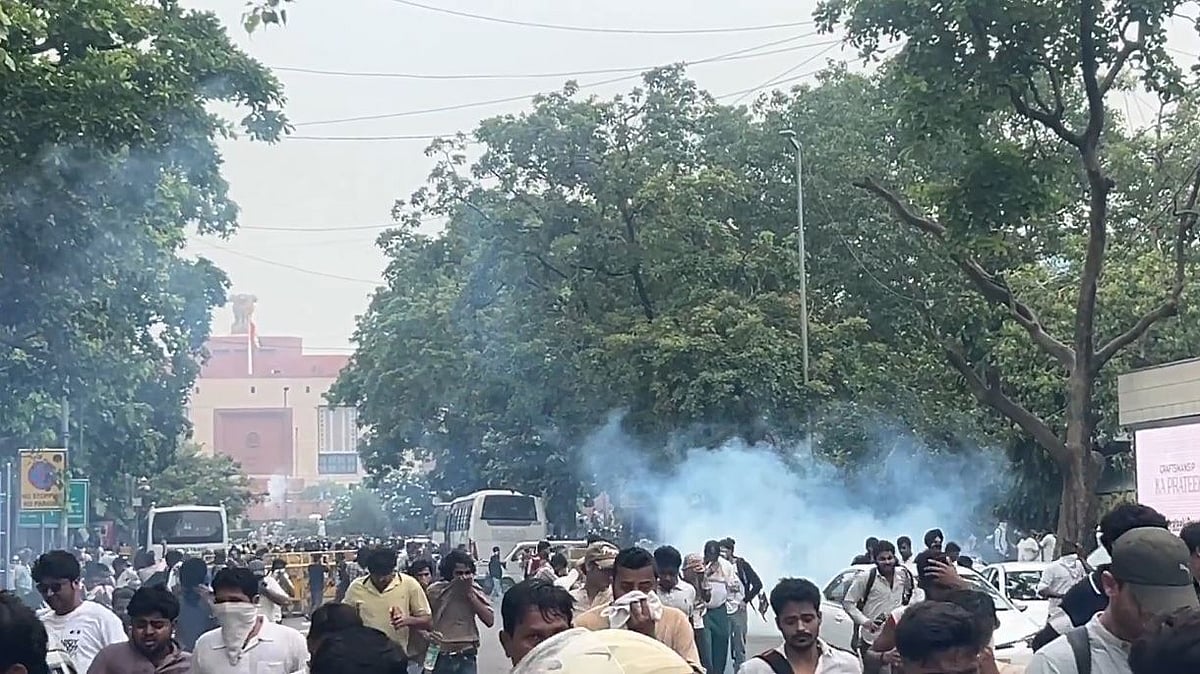 AAP Slams Centre Over Tear Gas On Parliament March Protesters, Demands Dharmendra Pradhan's Resignation