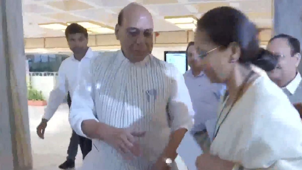 Supriya Sule Touches Rajnath Singh's Feet After All-Party Meeting, Rejects NDA Alliance & Merger Rumours | Video