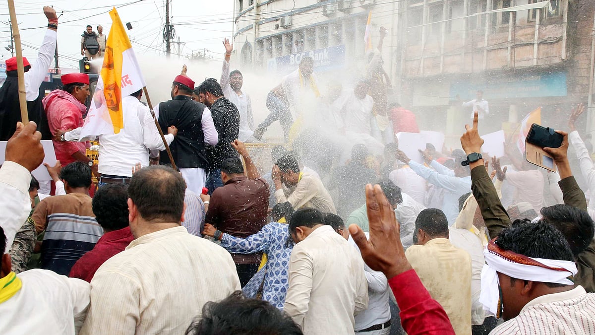 OBC Mahasabha Gheraos Vidhan Sabha, Demands 27% Reservation In MP Jobs