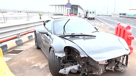 Speeding Porsche crashes into divider on Mumbai’s Coastal Road; driver booked for rash driving