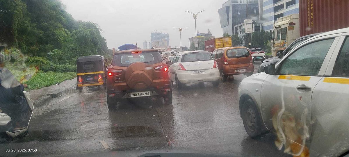 Traffic jam at Turbhe Naka