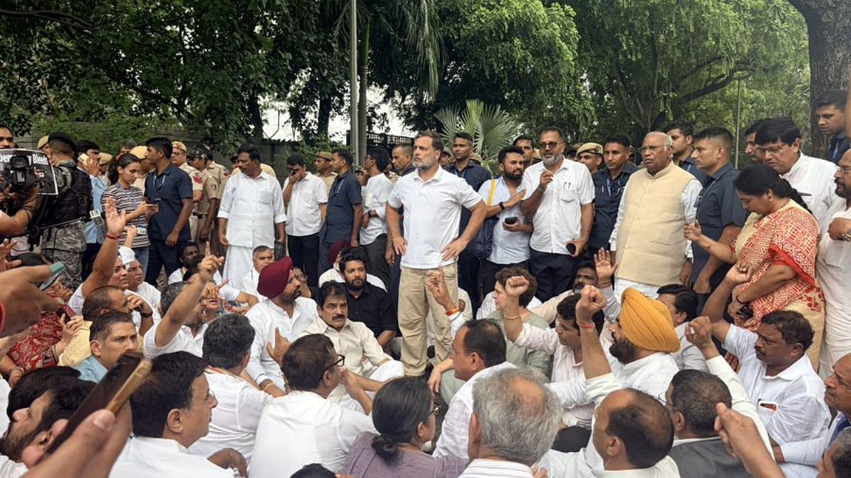 Congress Protests At Lok Kalyan Marg, Seeks PM Modi, Dharmendra Pradhan's Resignation Over NEET-UG Paper Leak