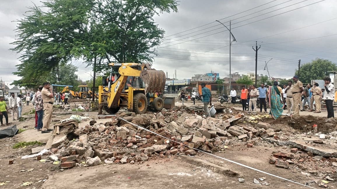 Chhatrapati Sambhajinagar: MIDC, PWD Launch Joint Demolition Drive Under Heavy Police Security In Waluj 