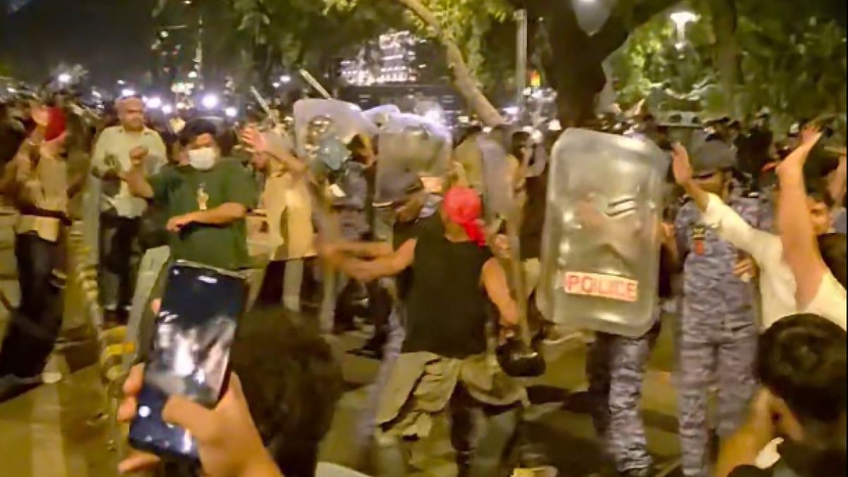 Fresh Violence Erupts Near Jantar Mantar Protest Site In Delhi; Several Police Personnel Injured | Videos