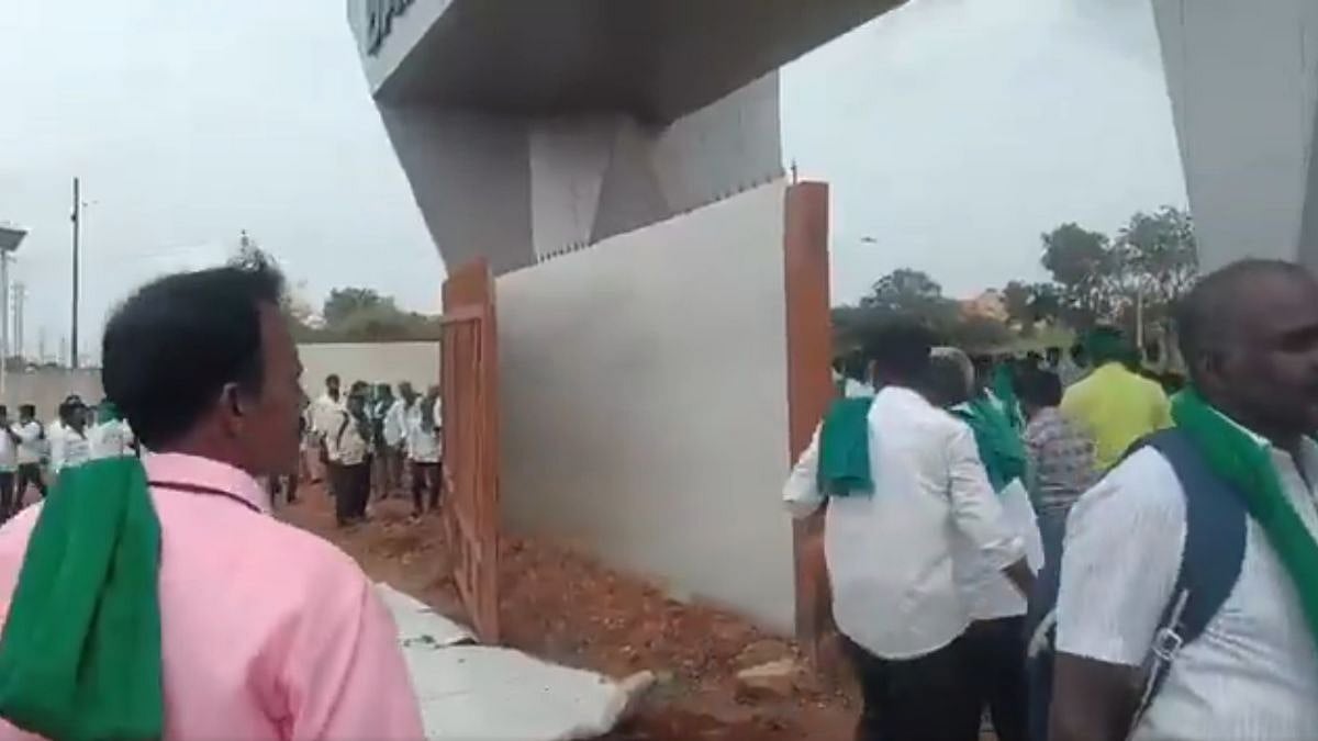 Karnataka Shocker: Drought-Hit Koppal Farmers Storm Baldota Iron And Steel Factory, Demand Public Access To 22-Acre Lake Amid Severe Water Crisis | Video