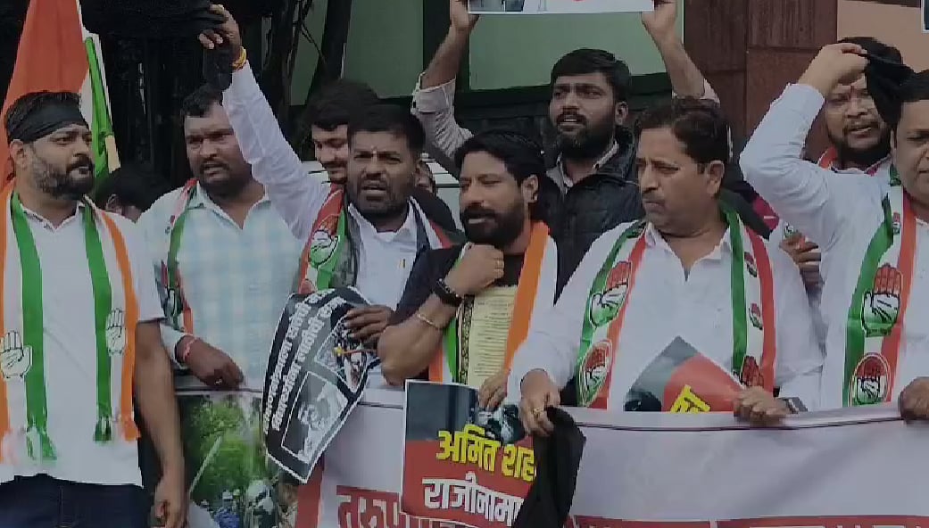 VIDEO: Pune Congress Stages Black Flag Protest Over Jantar Mantar Crackdown