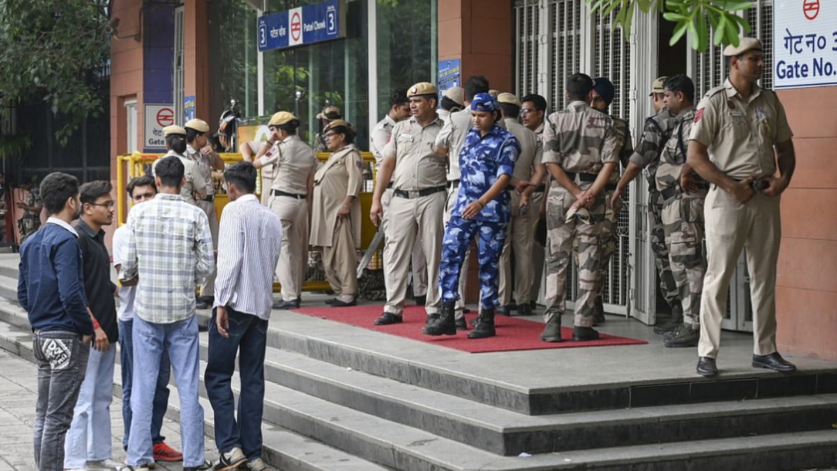 CJP Protest Mayhem: DMRC Closes 16 Delhi Metro Stations Citing Security Reasons, Hundreds Of Commuters Stranded During Peak Hours | Video