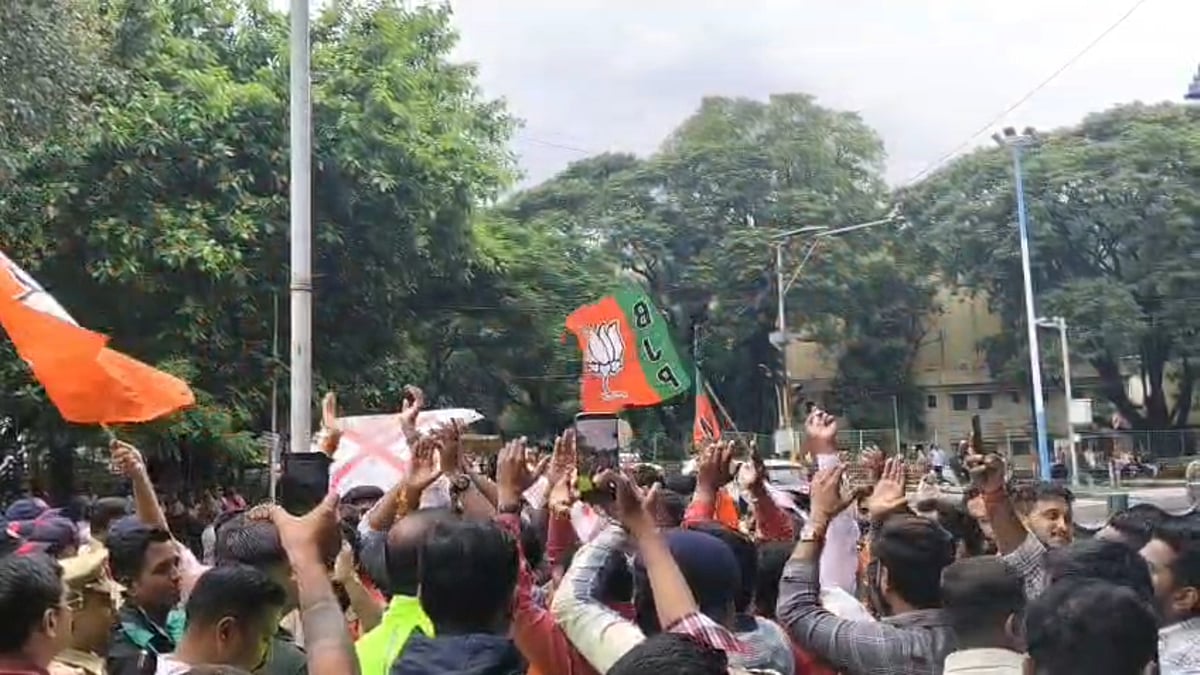 WATCH: BJP Workers Protest Outside Pune Congress Office; Raise Slogans Against Rahul Gandhi