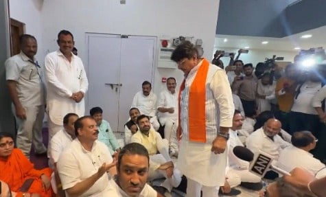 MP Monsoon Session Day-3: 'Ab Niyam-Prakriya Yaad Aa Rahi Hai,' LoP Umang Singhar Hits Out At Kailash Vijayvargiya For Questioning Congress Protest In Assembly | Video