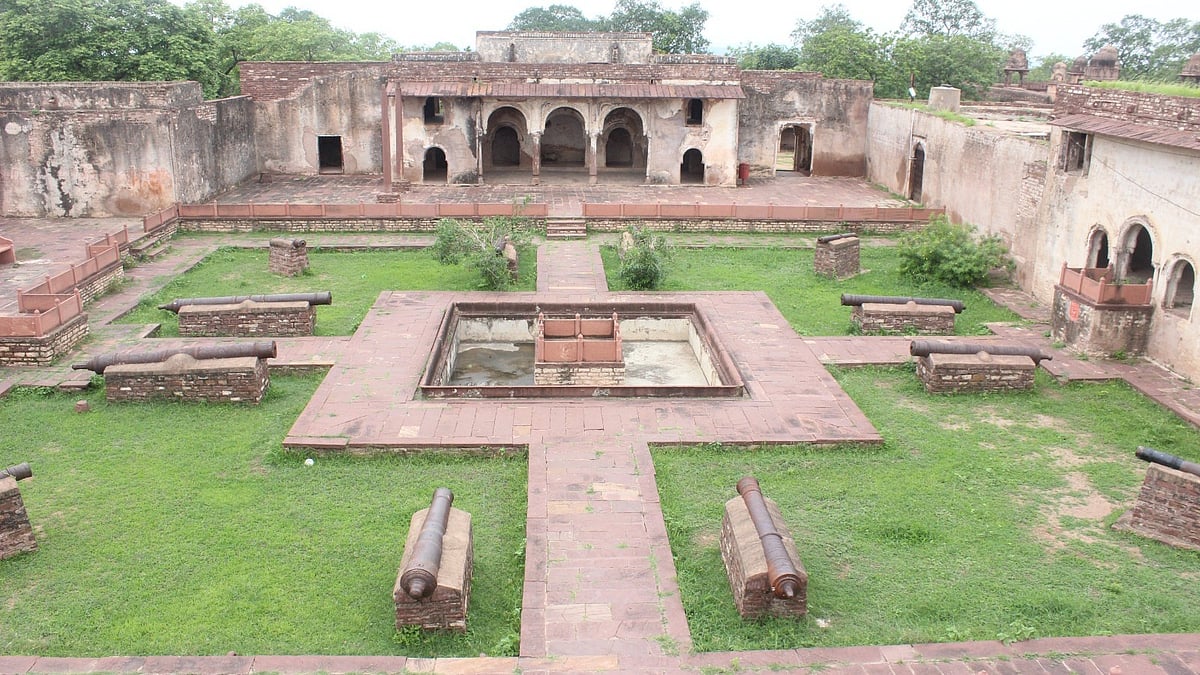 Despite Day-Long Search, Police Fail To Trace 16th-Century Cannon Stolen From Narwar Fort In MP's Shivpuri | VIDEO