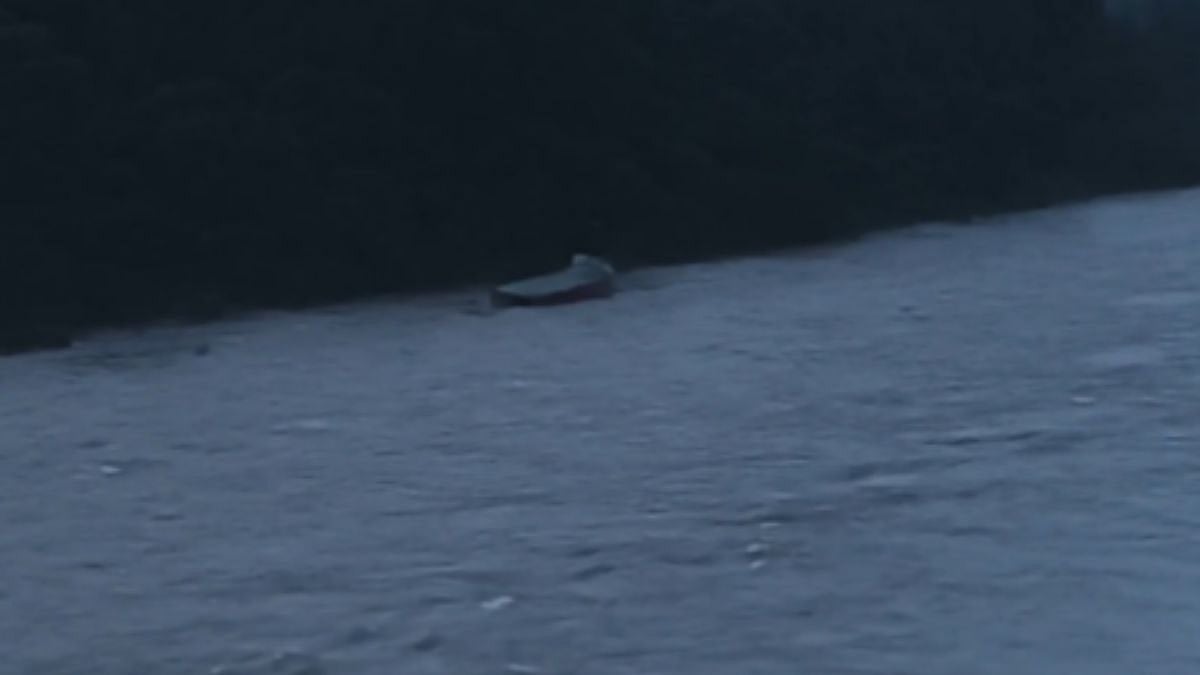 Mumbai-Goa Highway Tragedy: Container Truck Carrying Maggie Noodles Plunges Off Jagbudi River Bridge In Ratnagiri, Driver Missing  - VIDEO
