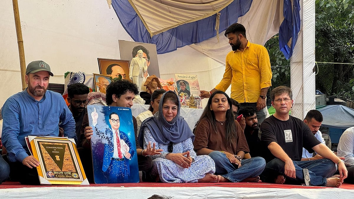 'Fight To Safeguard Democracy': Mehbooba Extends Support To CJP Protesters At Jantar Mantar