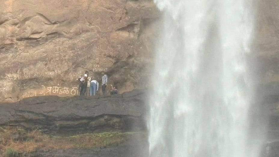 Khopoli Viral Video: Tourists Risk Lives Behind Zenith Waterfall Despite Orange Alert In Pune & Raigad | WATCH