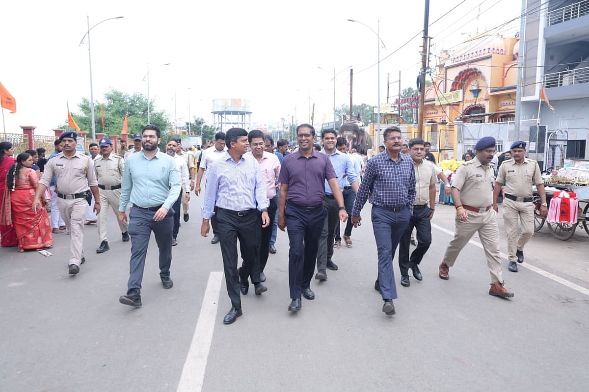 Ujjain Administration Reviews Security Plans, Traffic Management & Facilities For Mahakal Sawari 