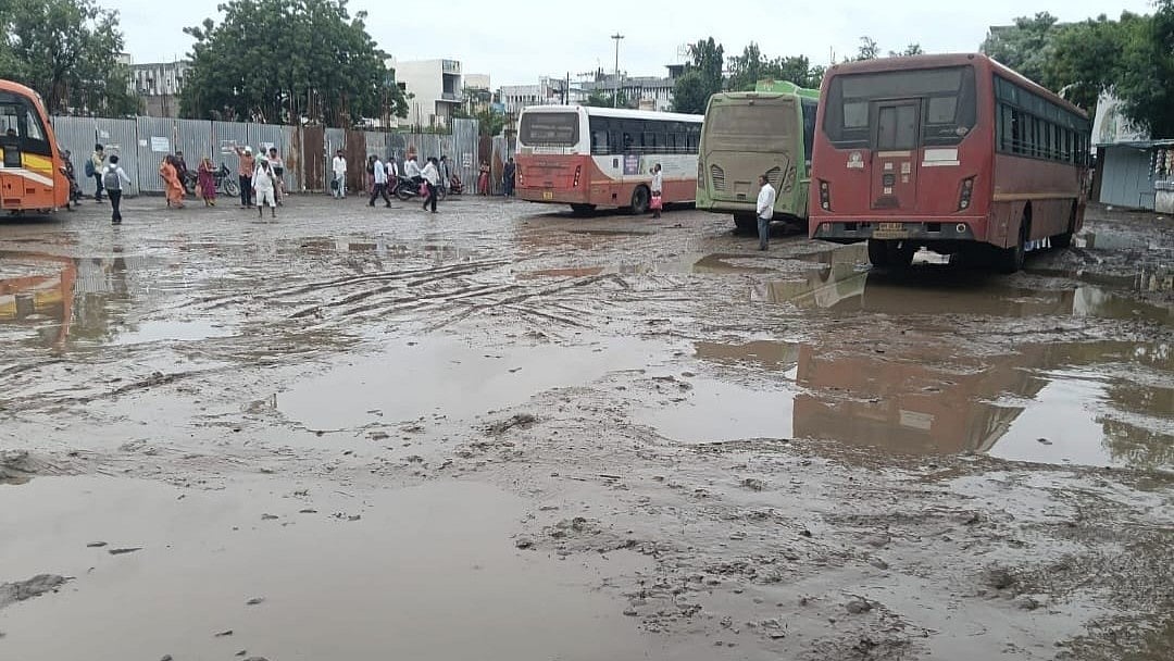 Beed: Incessant Rain Brings Relief To Farmers, Woes For Commuters