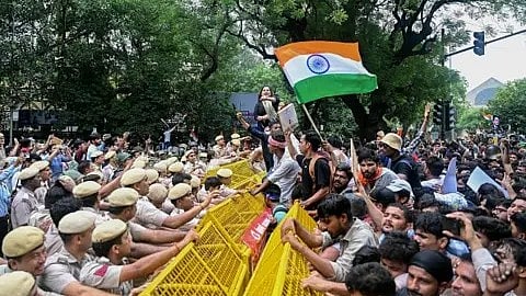 Jantar Mantar Protest: These Delhi Restaurants Are Offering Free Food, Stay & Refreshments For Students Protesting Amid Heavy Rains; Check Out