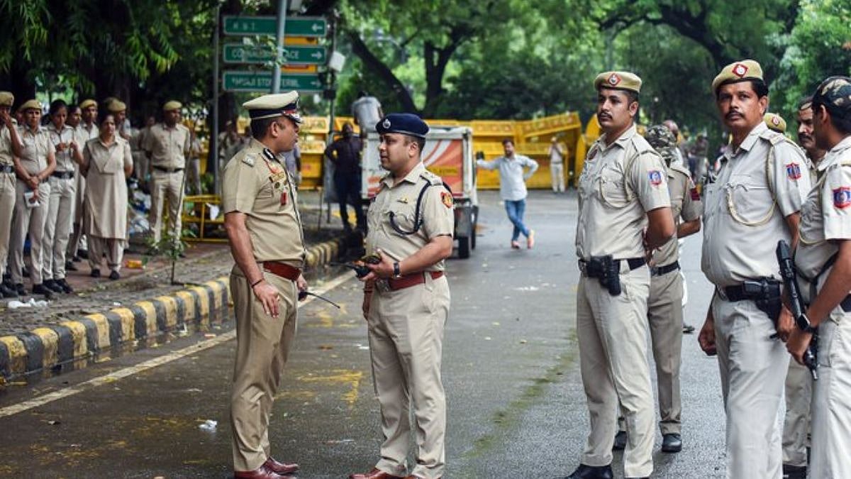 Delhi Police Dismisses Viral Claim Of Three Boys Being Detained For Carrying Food To Jantar Mantar As 'False And Misleading'