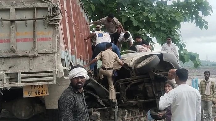 Woman Killed, 10 Injured As Truck Rams Into Pilgrims’ Car Returning From Omkareshwar