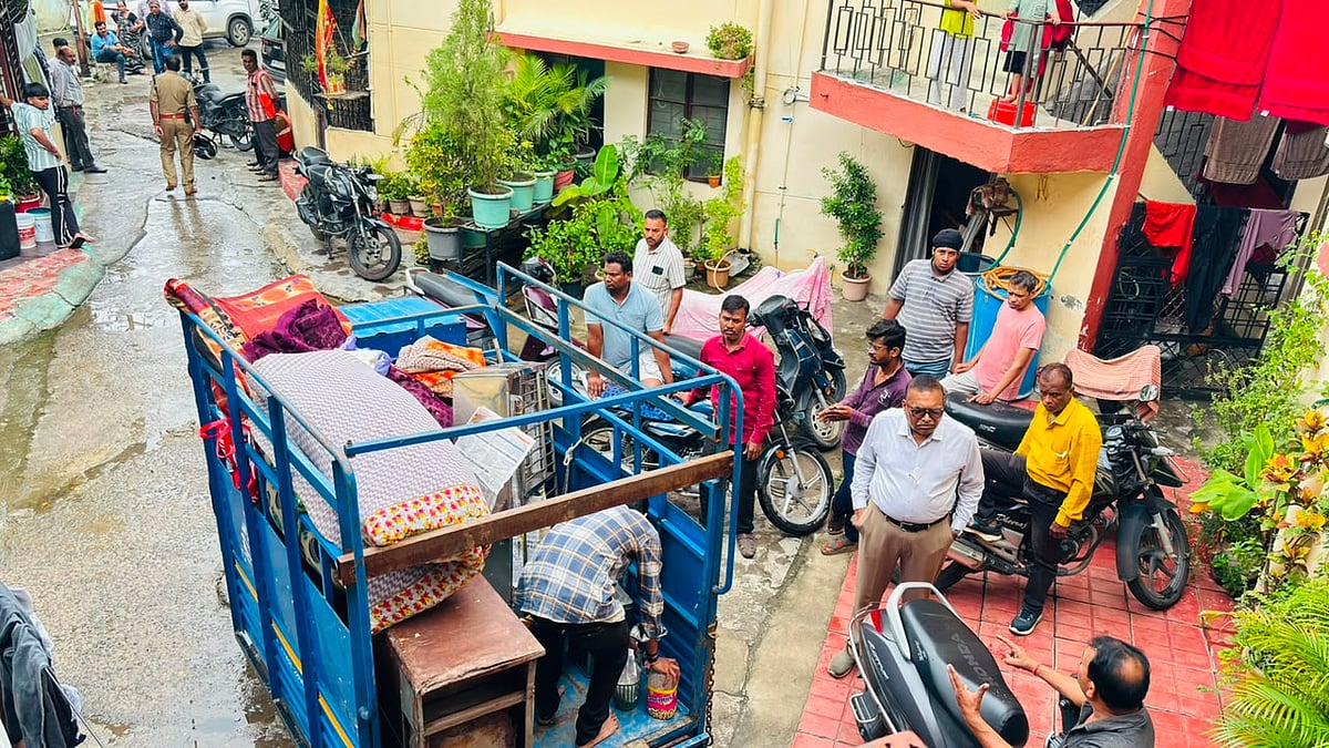 Indore Development Authority Reclaims 11 Encroached Row Houses In Scheme 114 