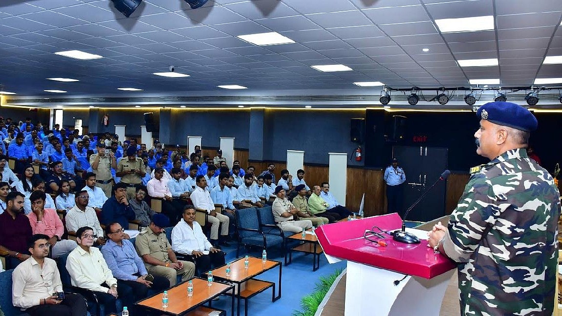 SP Urges Youth To Stay Away From Addiction; Students Take Anti-Drug Pledge In Indore