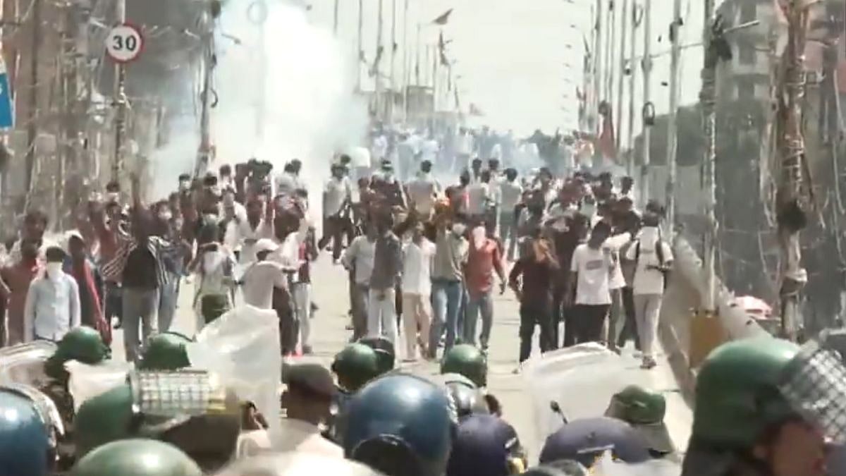 Statewide Bihar Bandh Over NEET Paper Leak Turns Violent Across Several Districts As Left-Wing Student Groups Clash With Police | Video