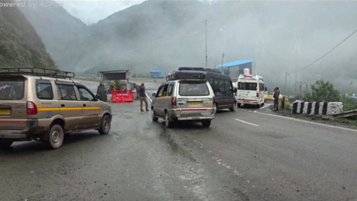 Amarnath Yatra Resumes After Six-Day Weather Suspension; Over 6,200 Pilgrims Depart Jammu For Baltal Under Tight Security | Video