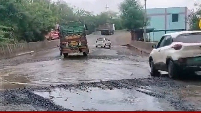 Deep Potholes On Bagh Bypass Raise Accident Fears, Residents Demand Immediate Repairs After Repeated Complaints Go Unanswered