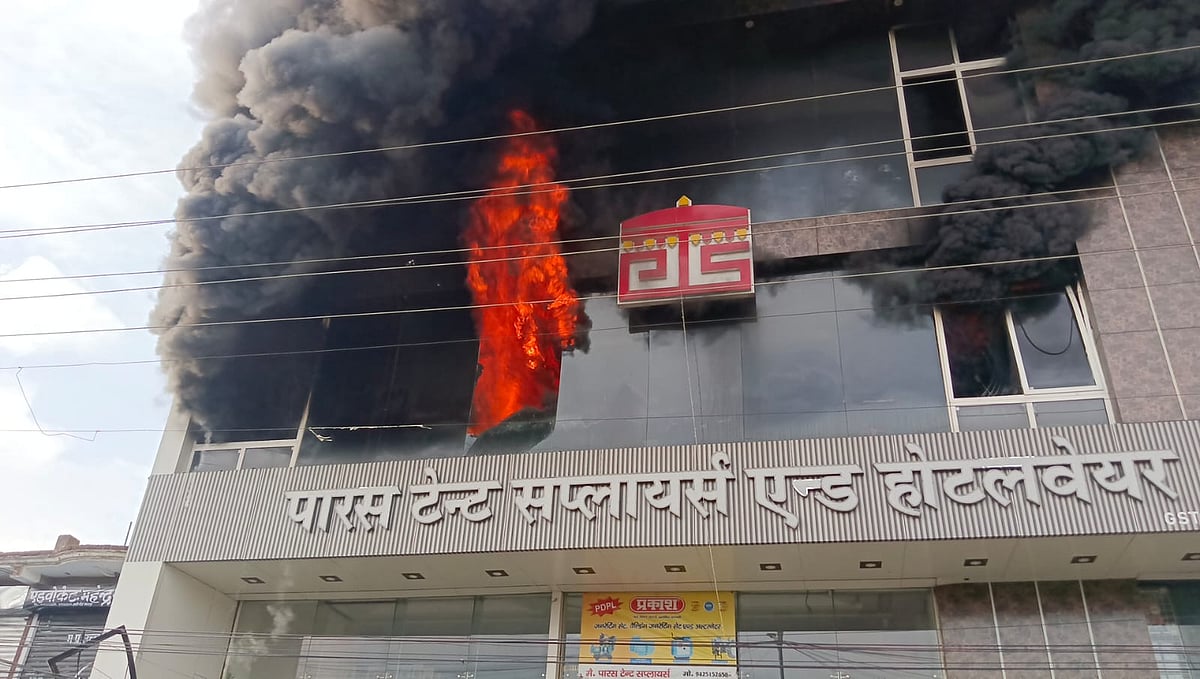 Massive Fire Breaks Out At Major Tent Supplier’s Warehouse In Jabalpur | VIDEO