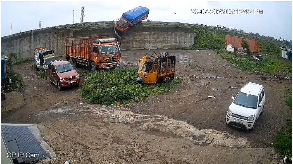 VIDEO: Truck Loses Control, Plunges Off MIDC Bypass In Sinnar; Entire Incident Caught On CCTV
