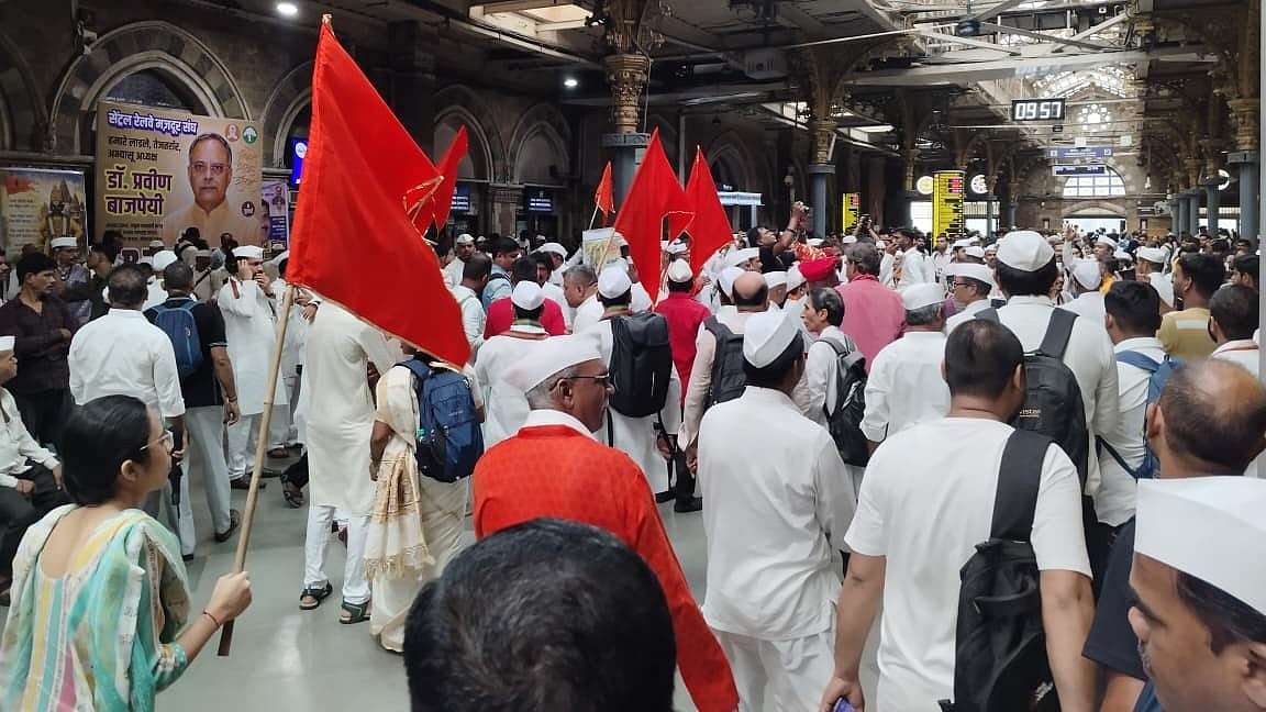 Central Railway Manages 1.13 Lakh Pilgrims During Ashadhi Wari 2026