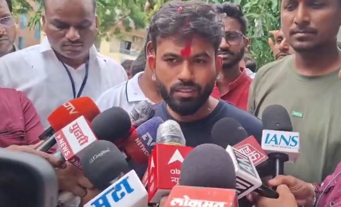 'Maa Ke Haath Ka Khana Khaounga': Abhijeet Dipke Reaches Hometown Chhatrapati Sambhajinagar, Requests Media To Let Him 'Lead A Normal Life For A Few Days'