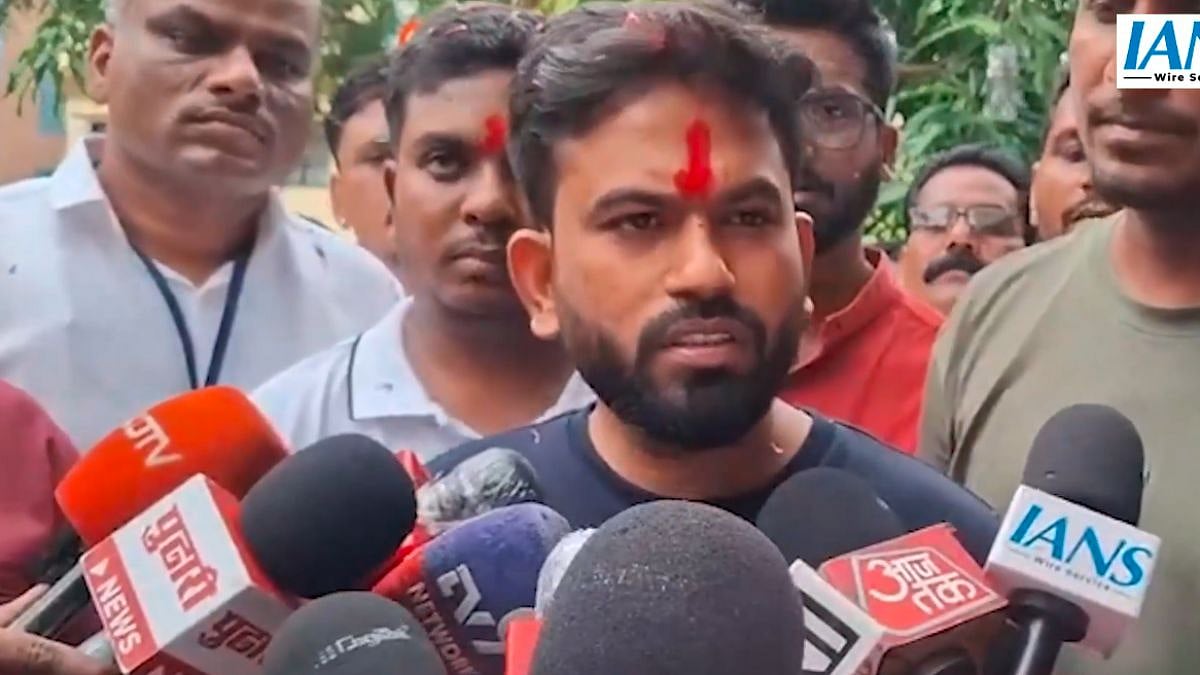 Cockroach Janta Party Founder Abhijeet Dipke Warns Govt Against Harassing NEET Protesters; Says Students Not Terrorists | Video