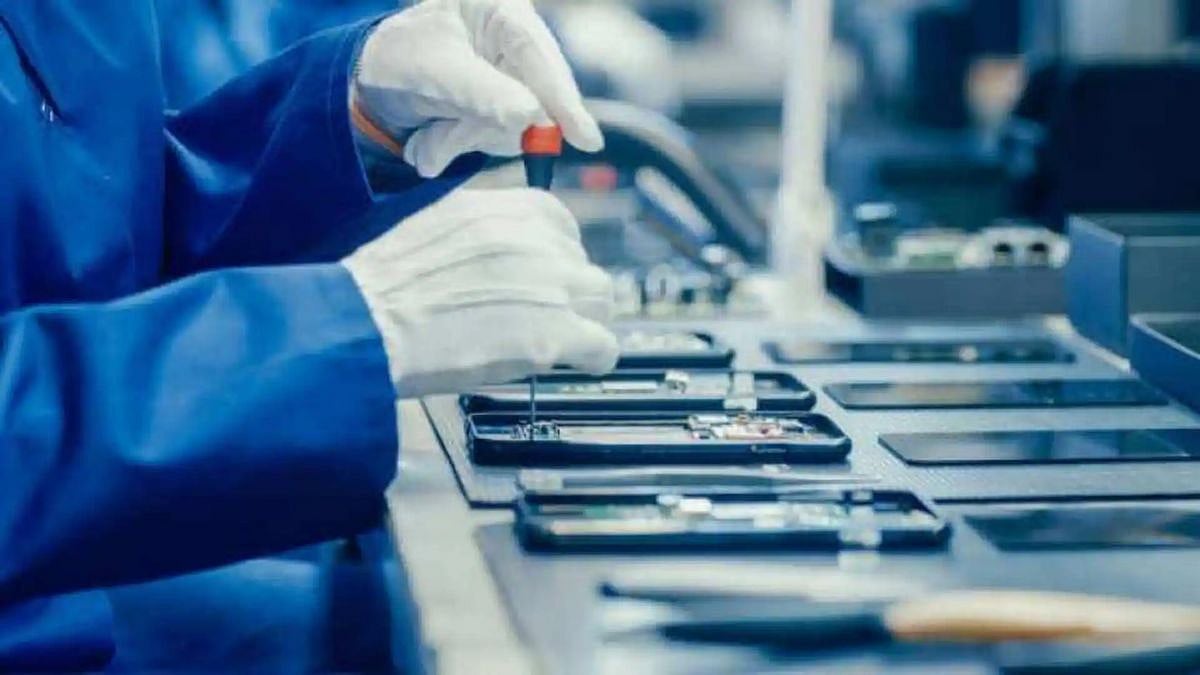 Apple-Led Smartphone Exports Propel India To Record $9.84 Billion In Q1 FY27