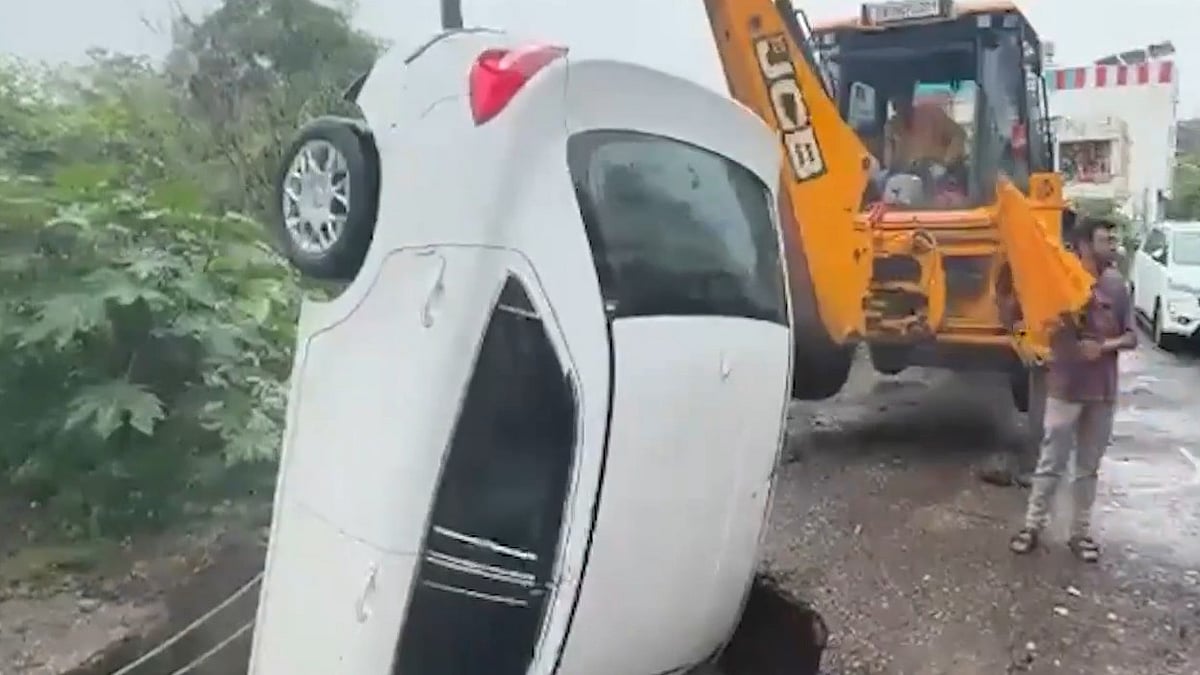 Four-Wheeler Stuck After Road Cave-In Near Nanded College; Emergency Teams Respond
