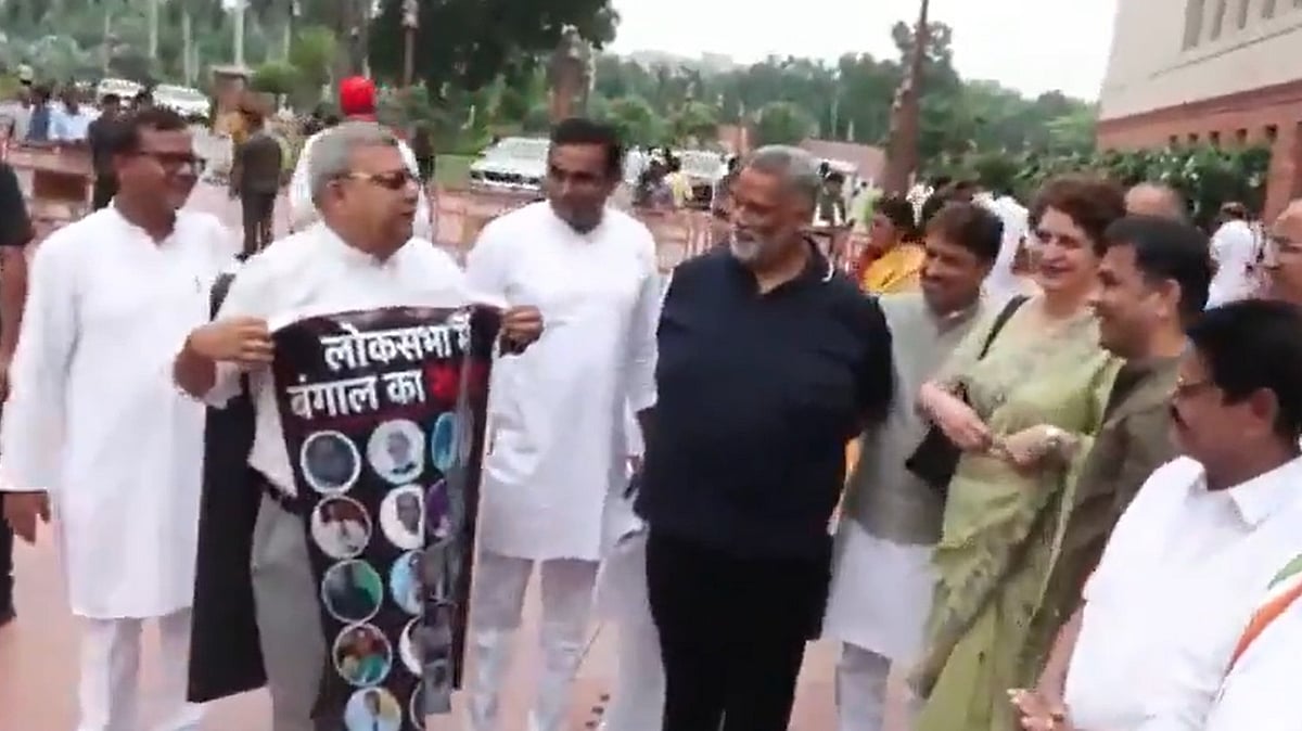 Priyanka Gandhi, Kalyan Banerjee Discuss Congress-TMC History Amid Parliament Protest