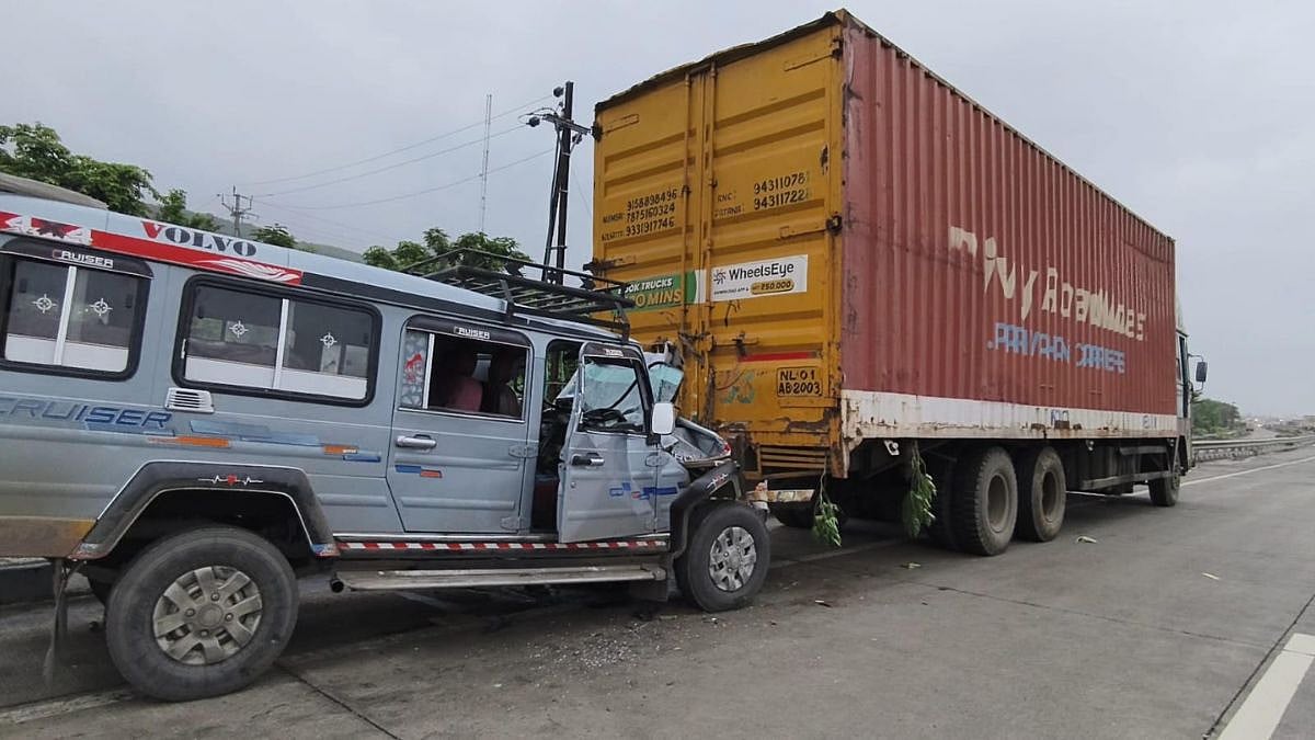 Bhiwandi: 8 Injured, 4 Critical After Jeep Rams Parked Container Truck On Mumbai-Nashik Highway While Returning From Mumbai Airport