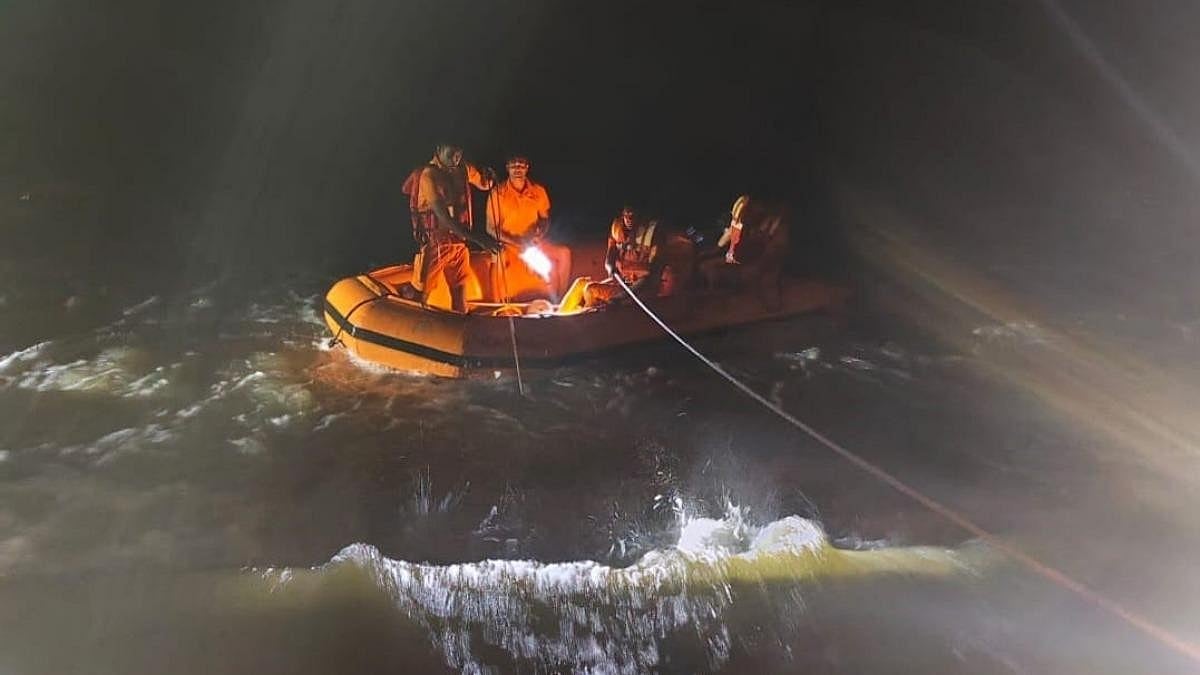 Four Trapped On River Island Saved After 11-Hour SDERF Rescue In Khandwa