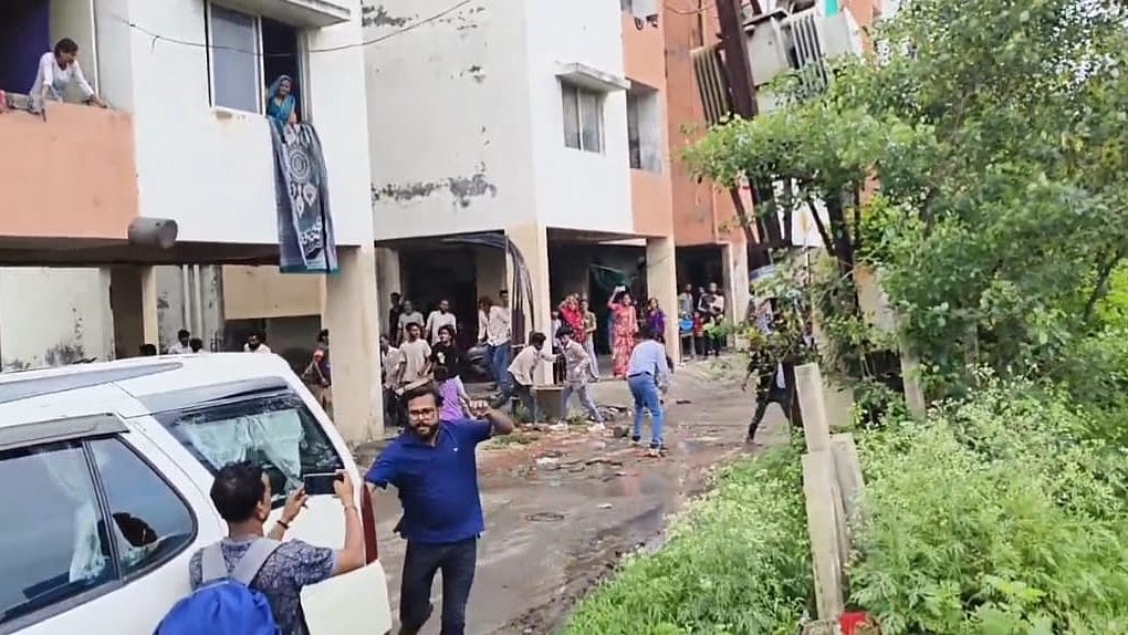 Residents' Stone-Pelt Civic Team Serving PMAY Recovery Notices In MP's Dosigaon; Journalist Injured