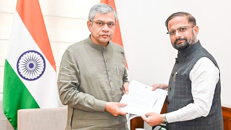 Shiv Sena MP Naresh Mhaske Urges Rail Minister To Release ₹250 Crore For Thane-Mulund Station,...