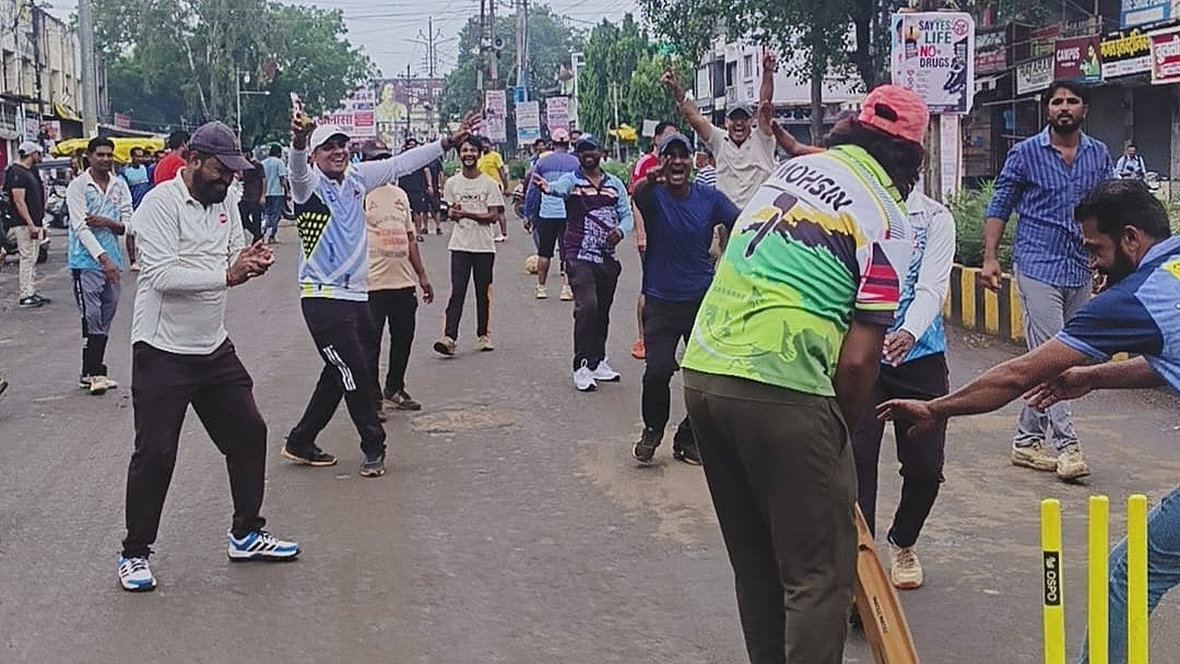 Save The Ground': Sports Lovers Hold Street Cricket Protest Against School Project In MP's Neemuch