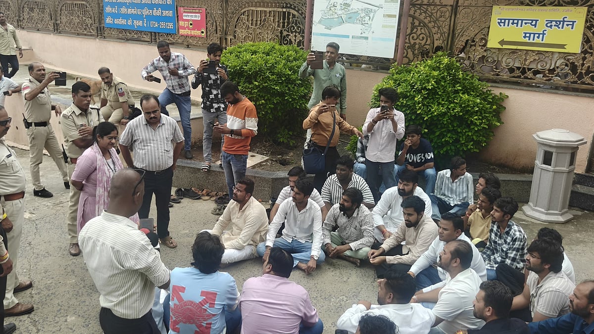 Youth Congress Protests VIP Darshan At Mahakal Temple, Demands Equal Access For Devotees