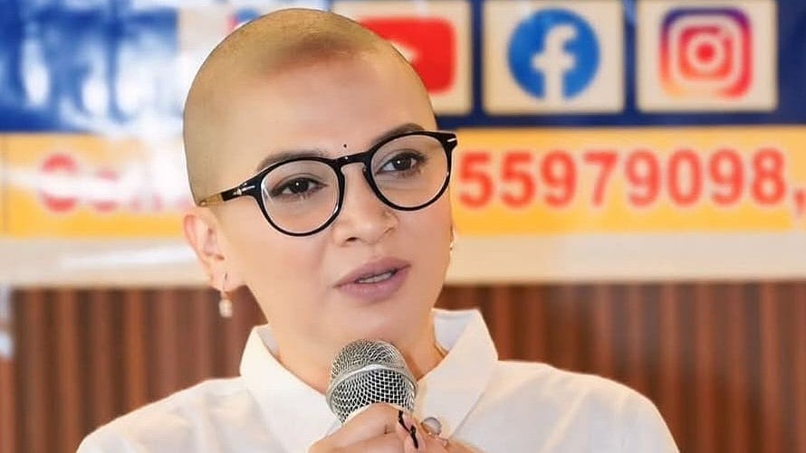 MP IAS Officer Shaves Head To Donate Hair For Young Cancer Patient
