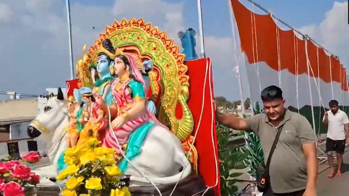 Haridwar Kanwar Yatra: 251-Foot Tricolour Kanwar Draws Massive Attention, Spreads Message Of Patriotism, National Unity & Drug-Free India | Video