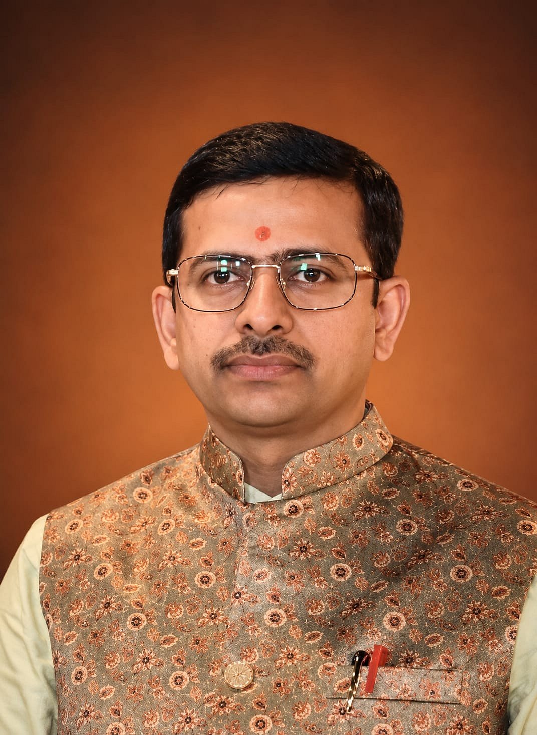 डॉ. रंगनाथ त्रिपाठी, वेद विभागाध्यक्ष, श्री गोरक्षनाथ संस्कृत विद्यापीठ स्नातकोत्तर महाविद्यालय, गोरखनाथ मंदिर, गोरखपुर