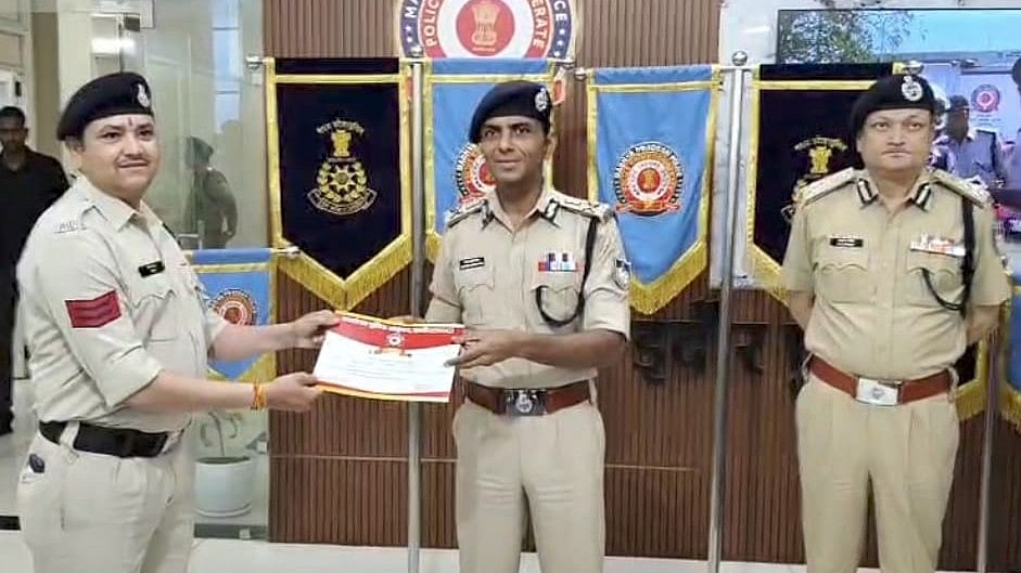 Indore Commissioner Rewards Six Policemen For Murder Case Breakthrough