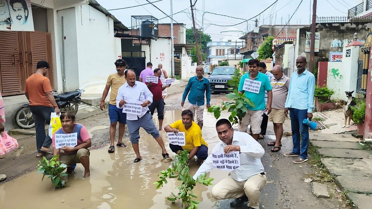 'Potholes Need Plants Now’': Vasai Resident’s Unique Protest Highlights Dangerous Roads & Civic Neglect After Heavy Rains