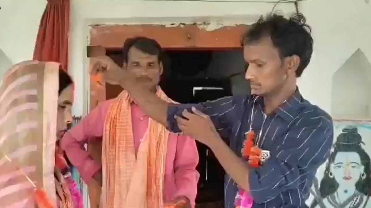 Sant Kabir Nagar Man Helps Wife Marry Lover After Marital Discord, Attends Wedding Ceremony