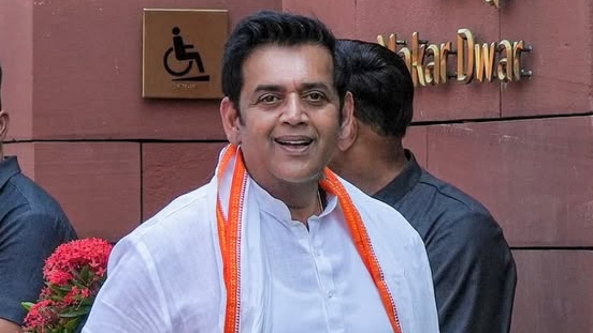 'Chilla Chilla Ke Sabko Batade': Ravi Kishan Speaks To Media While Claiming To Be On Maun Vrat; Netizens React Hilariously - Watch