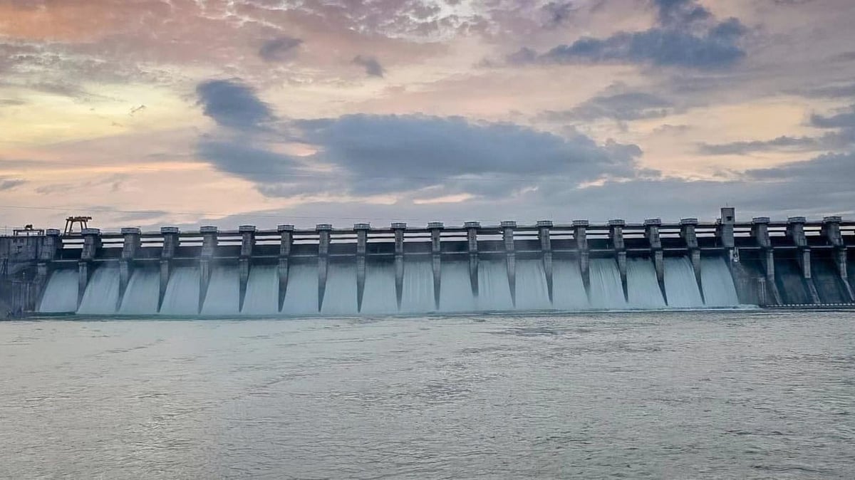18 Gates Of Jayakwadi Dam Opened After Heavy Inflow